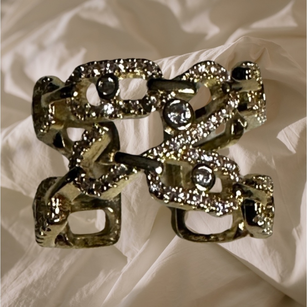 Open cut ring -gold tone
